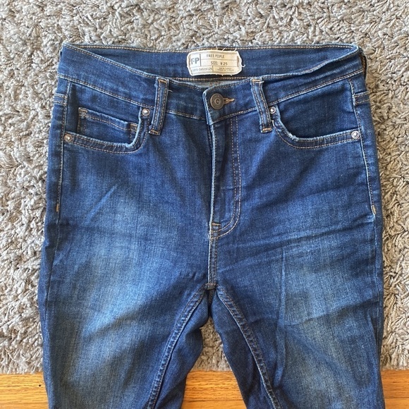 FREE PEOPLE Blue Jeans Size 25 - Picture 3 of 11